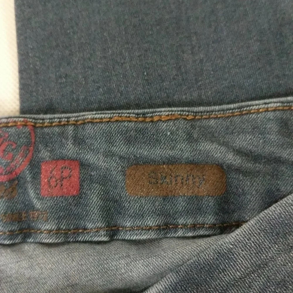 Faded Glory Skinny Dark Wash Jeans - size 6 Petite - 26